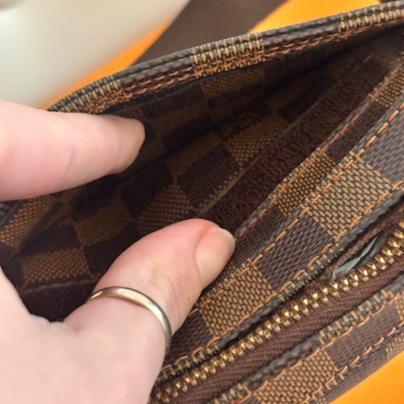 Louis Vuitton LV Damier Ebene Slingbag / Bumbag W/ Box - Picture 9 of 16